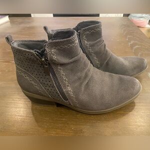 Earth Origins ruched suede side zip bootie size 7